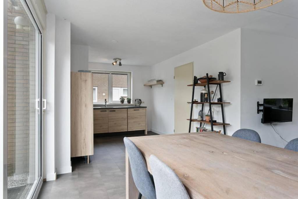 Huebsches Ferienhaus In Ouddorp - Fusslaeufig Zum Strand Und Zentrum Exterior photo