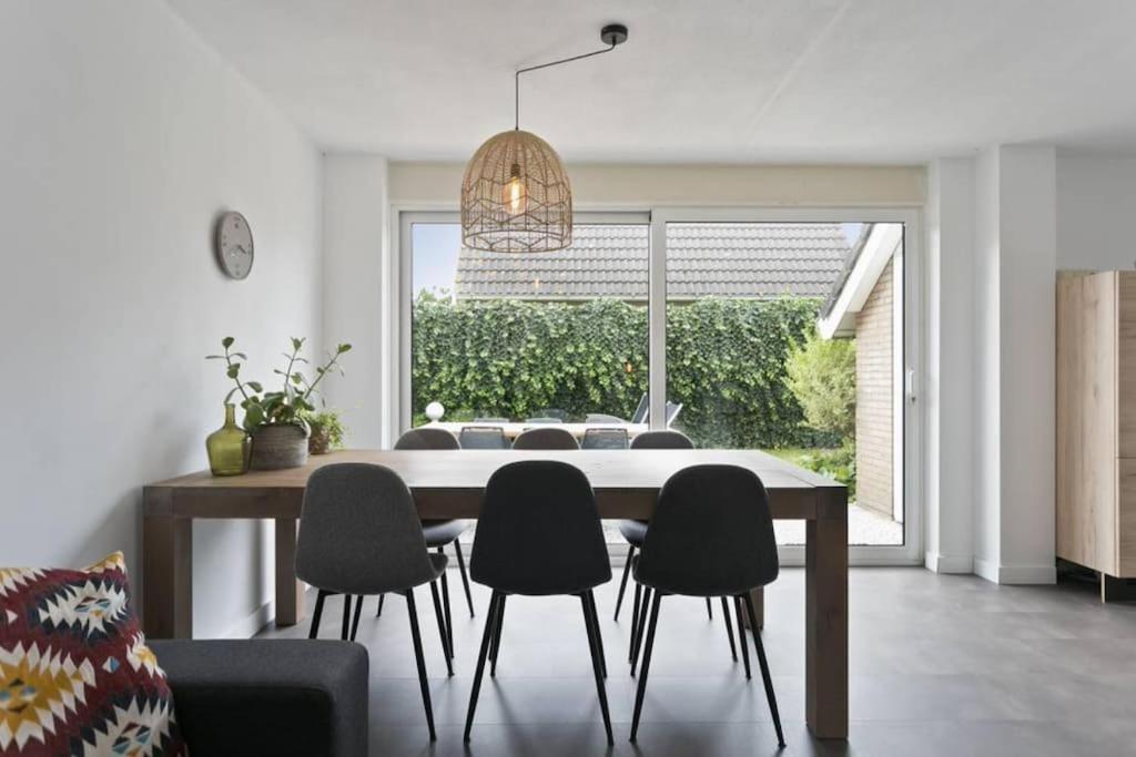 Huebsches Ferienhaus In Ouddorp - Fusslaeufig Zum Strand Und Zentrum Exterior photo
