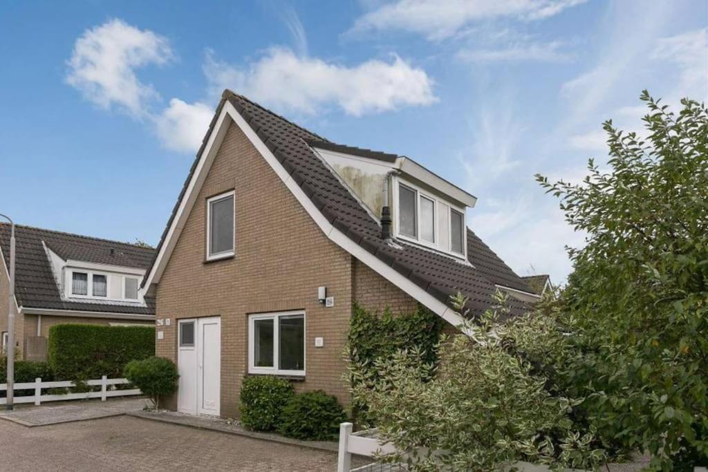 Huebsches Ferienhaus In Ouddorp - Fusslaeufig Zum Strand Und Zentrum Exterior photo